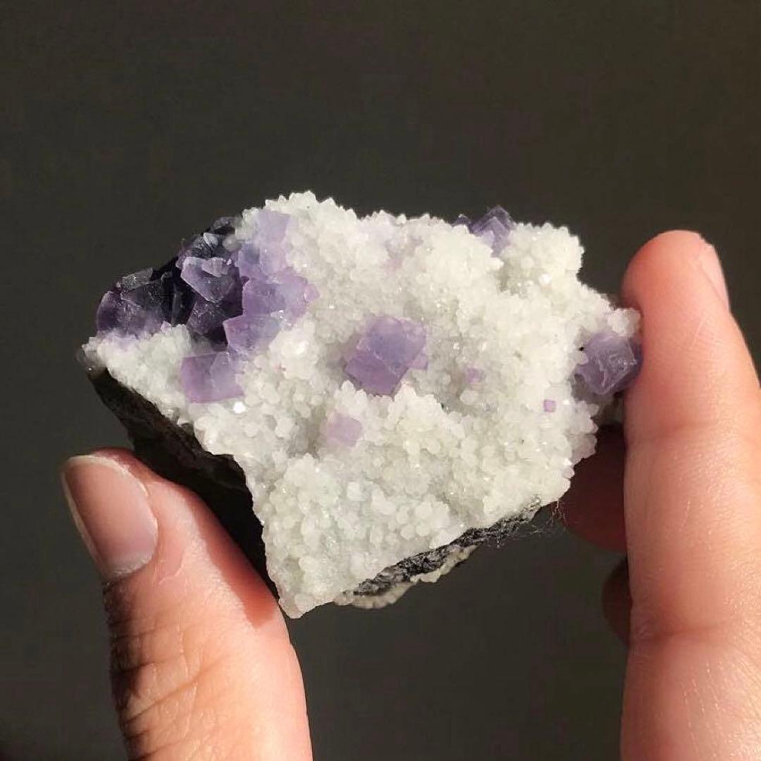 中国 ヤオガンシャン産　パープルブルー　フローライト　水晶　共生鉱物　鉱物標本