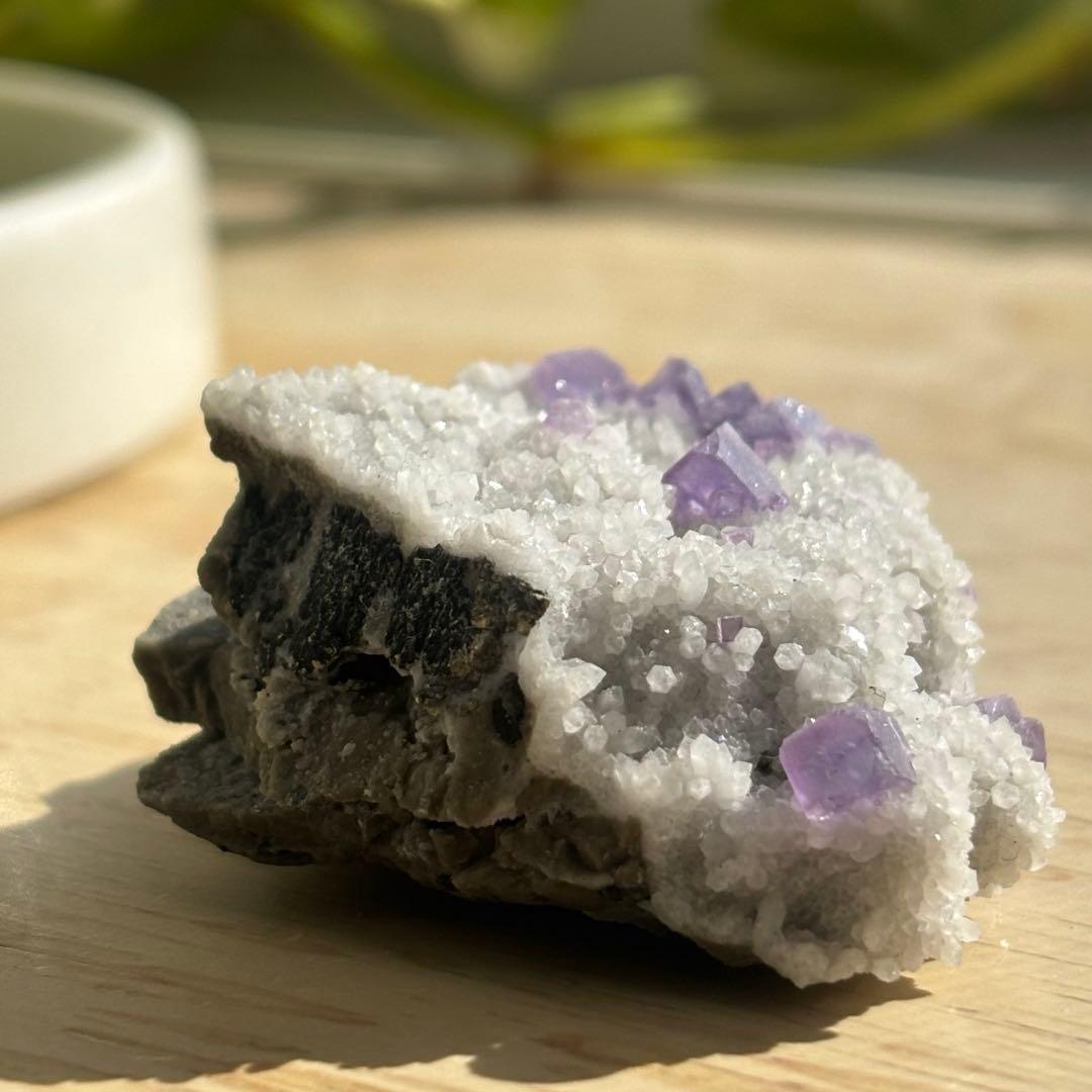 中国 ヤオガンシャン産　パープルブルー　フローライト　水晶　共生鉱物　鉱物標本