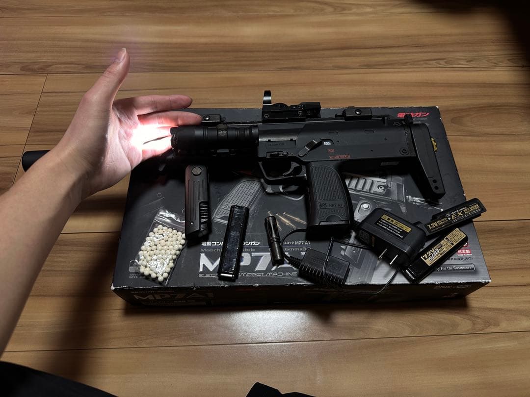 MP7A1 モデルガン フラッシュライト・諸々付き