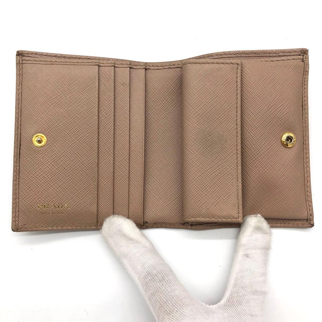 【近年型・美品✨】プラダ 二つ折り財布 サフィアーノレザー トライアングル