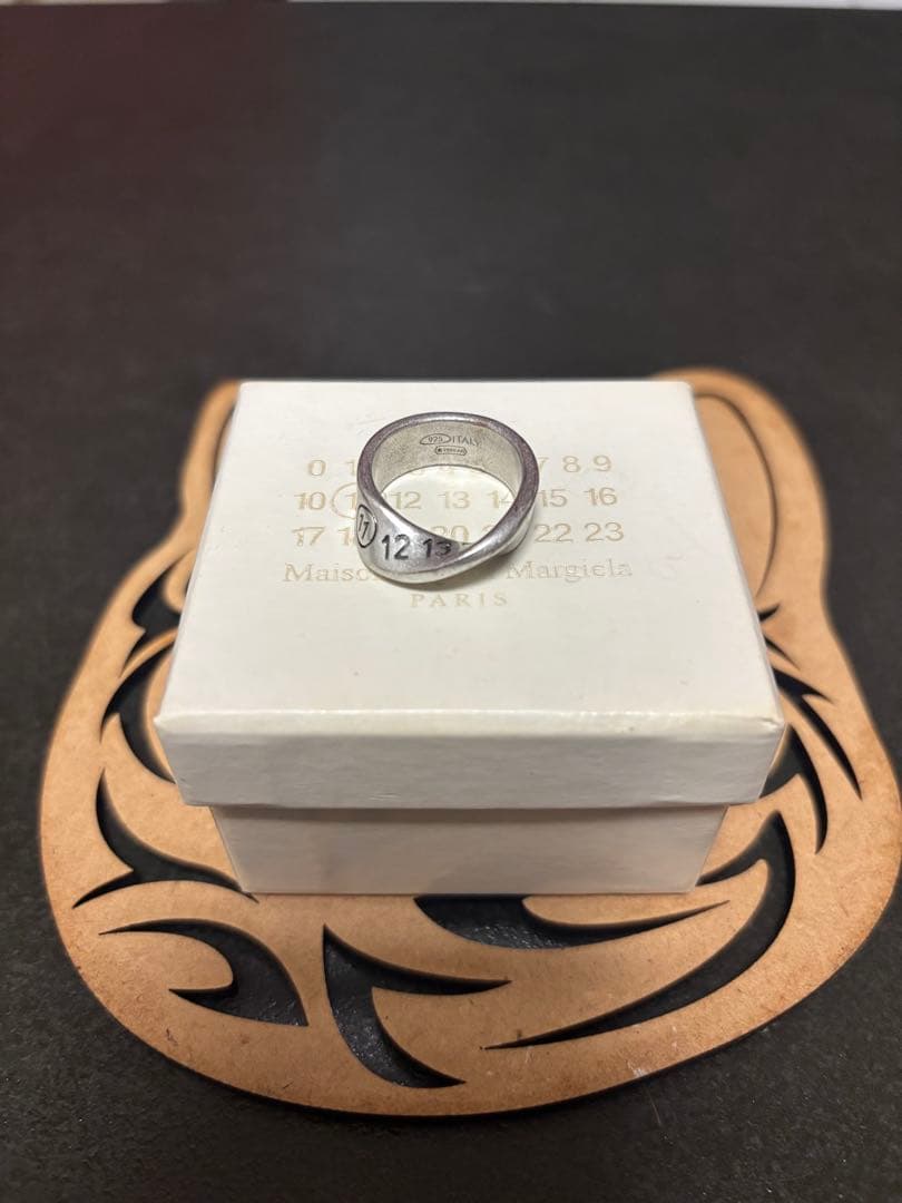 マルジェラ　ツイストリング