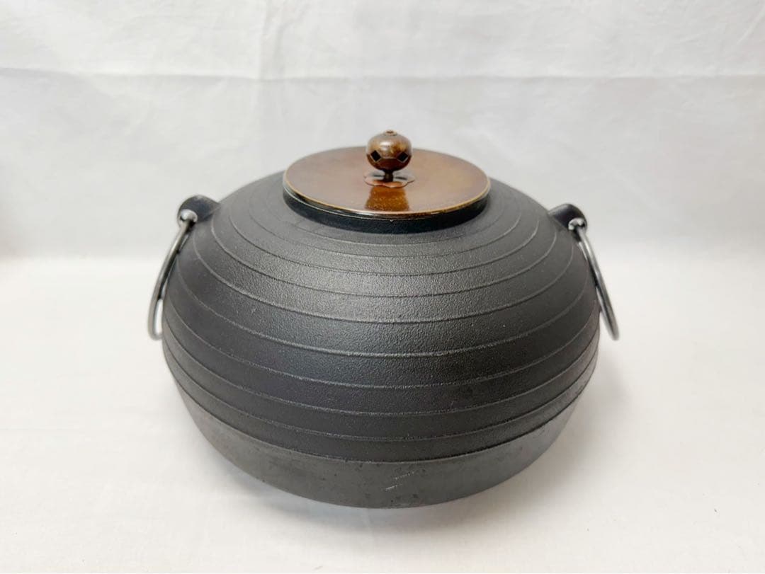 美品 茶道具 野々田電熱式 炉壇 柿合黒塗炉縁 釜 3点セット100V 600w