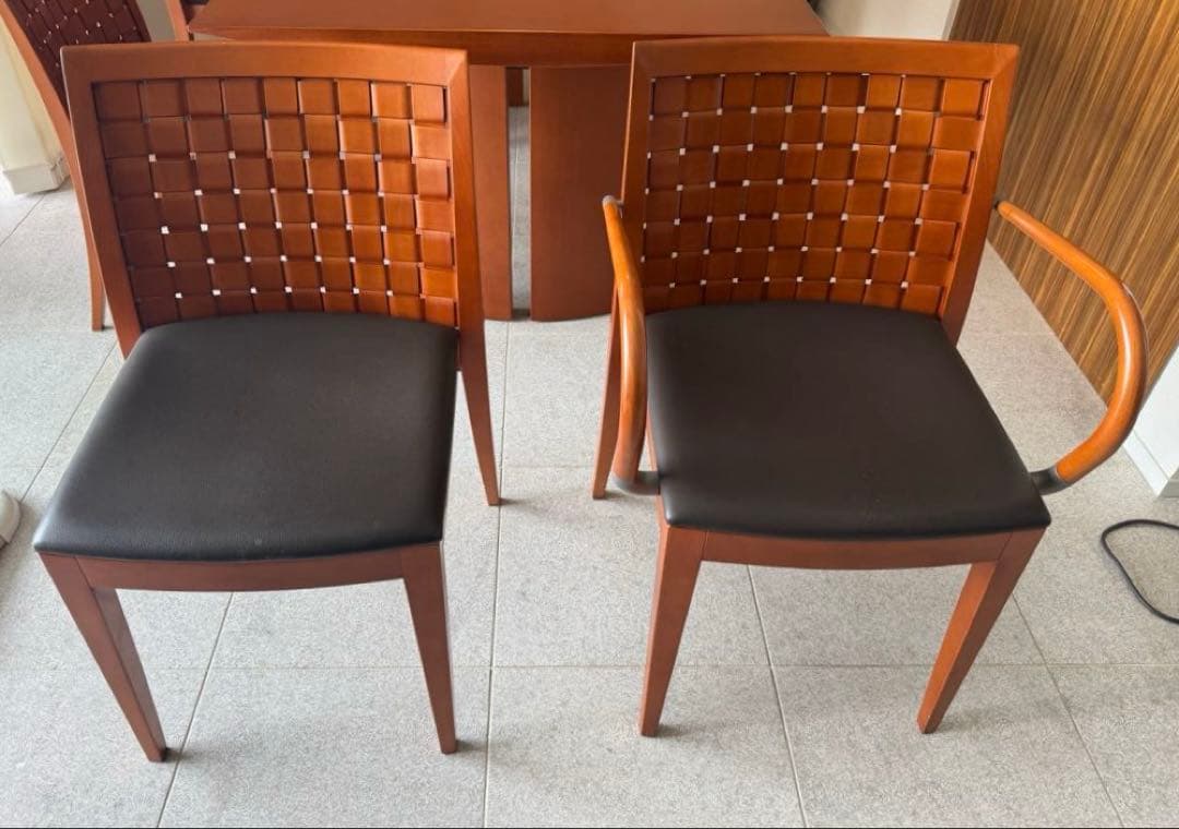 美品アルフレックス　TAVOLO NAVE（タボロ・ナーベ） ダイニングテーブル