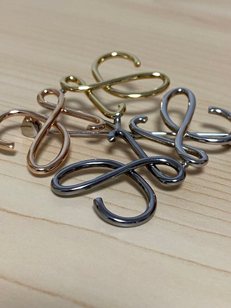 LOEWE ロエベ アナグラムブローチ マルチカラー