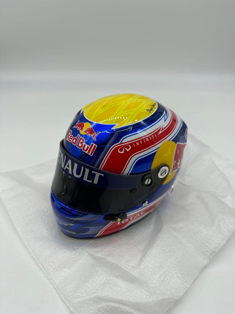 F1 レッドブル　Vettel & Webber 1/2ヘルメット セット