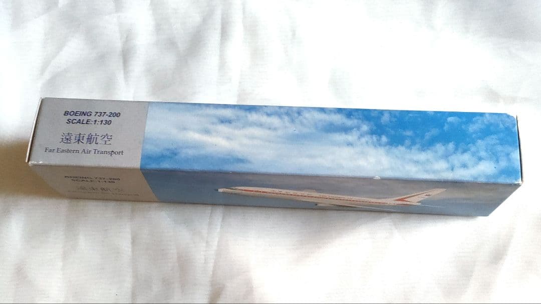 遠東航空　ボーイング 737-200 　1/130スケールモデル