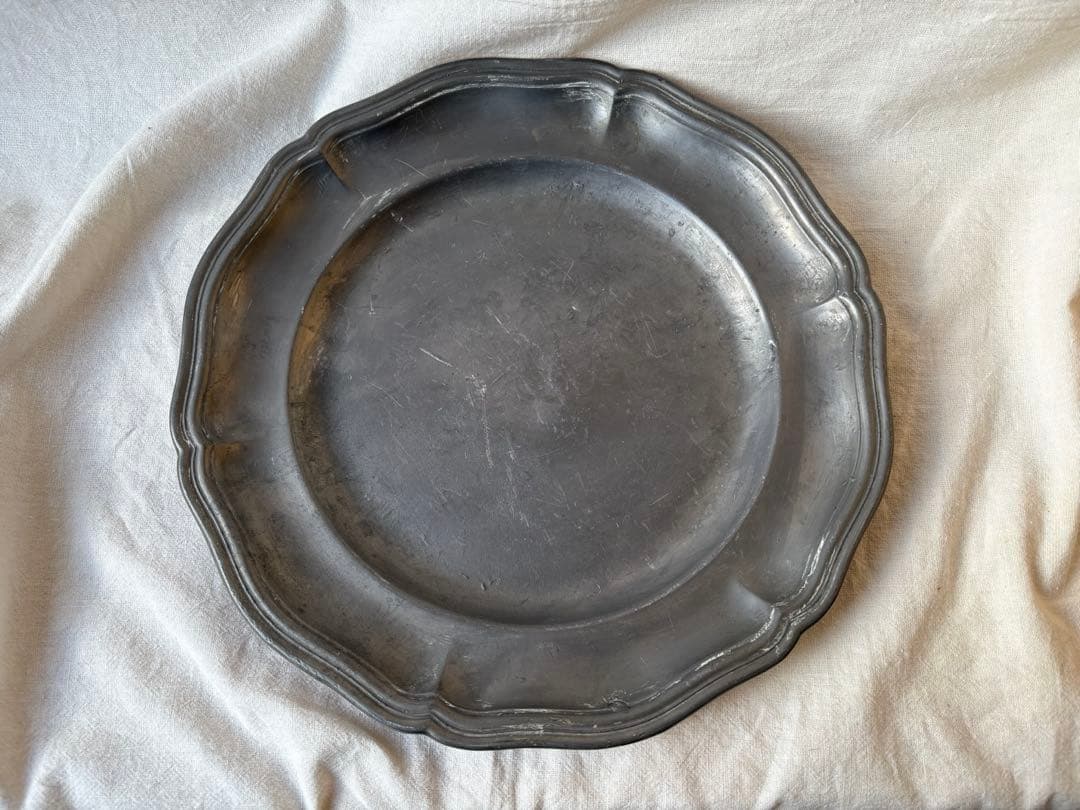 フランスアンティーク　エタン製　花リム皿　ピューター皿