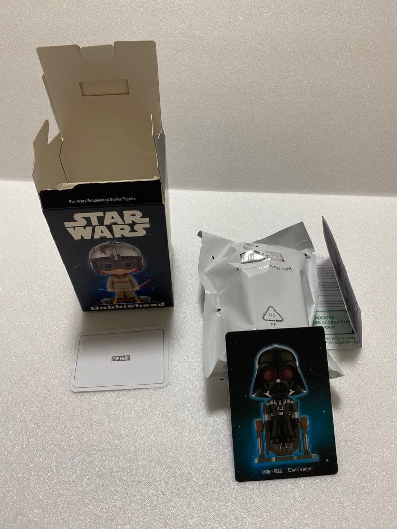 POP MART Darth Vader フィギュア　1/144ダースベイダー