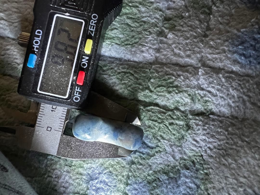 糸魚川翡翠　入コン沢　勾玉　青翡翠