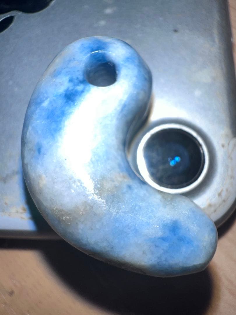 糸魚川翡翠　入コン沢　勾玉　青翡翠