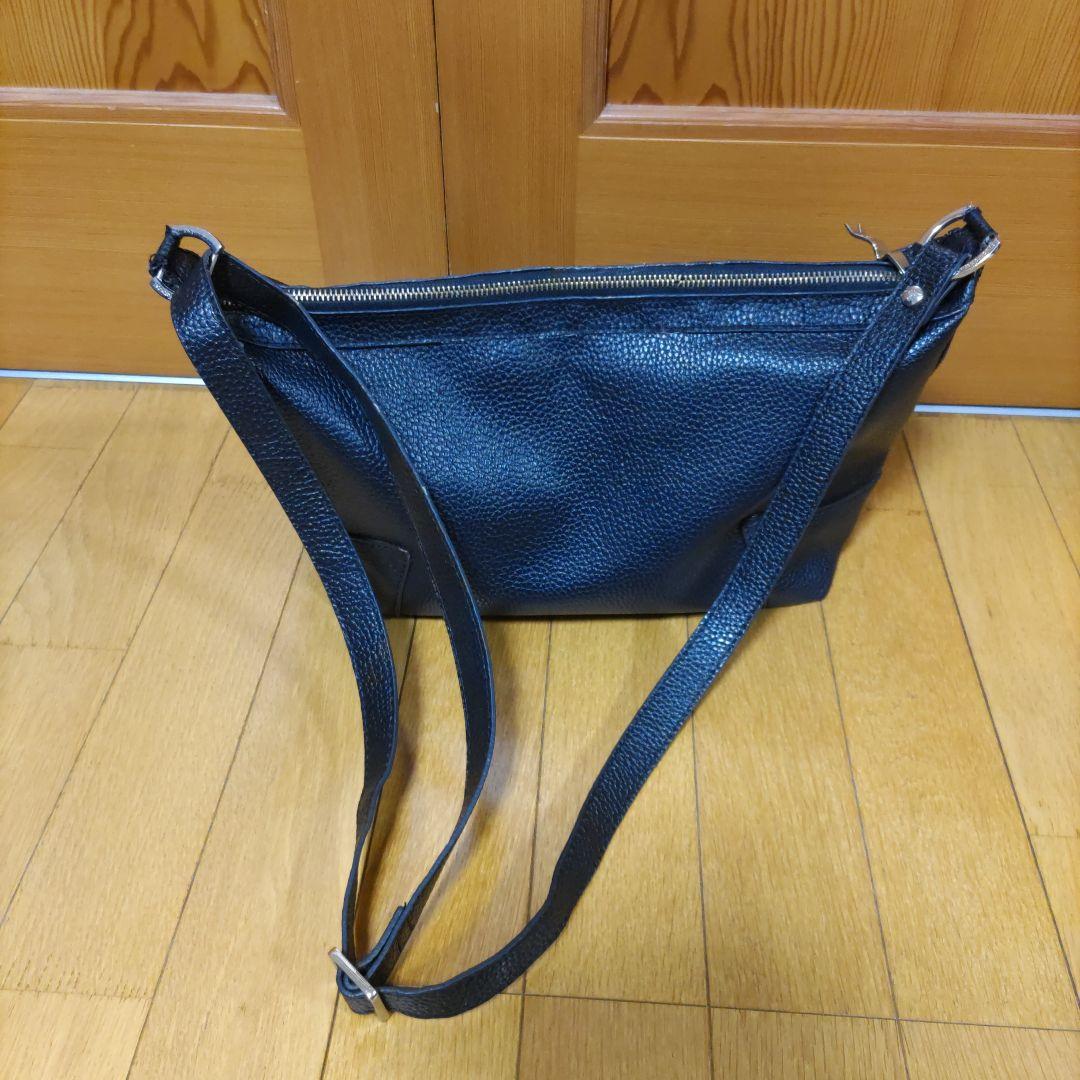 早いもの勝ち　男女兼用　黒　ヴィヴィアンウエストウッド ショルダーバッグ レザー
