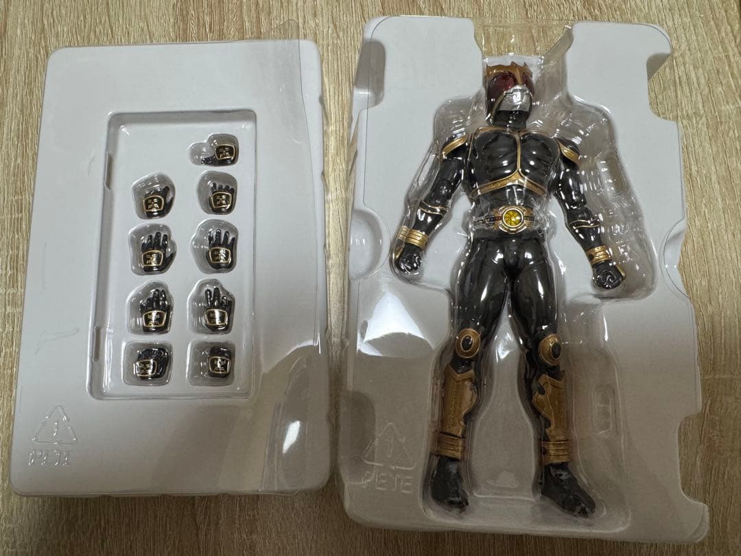 真骨彫 仮面ライダークウガ アメイジングマイティフォーム