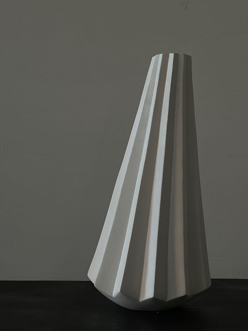 高橋奈己 『 白磁花入 』H.330 x W.170mm／花器オブジェ人気陶芸家