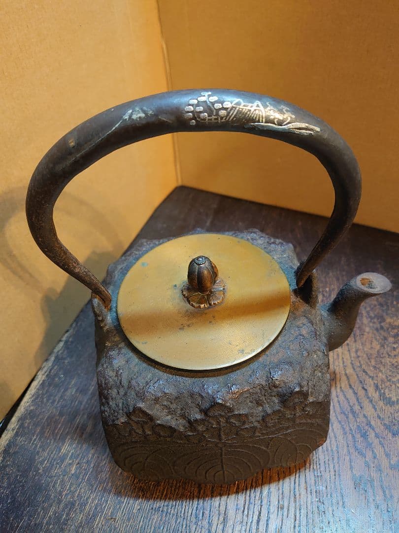 【京鉄瓶】『四方桐紋持ち手象嵌鉄瓶／龍雲堂造』箱付 横最大17cm 高さ21.5