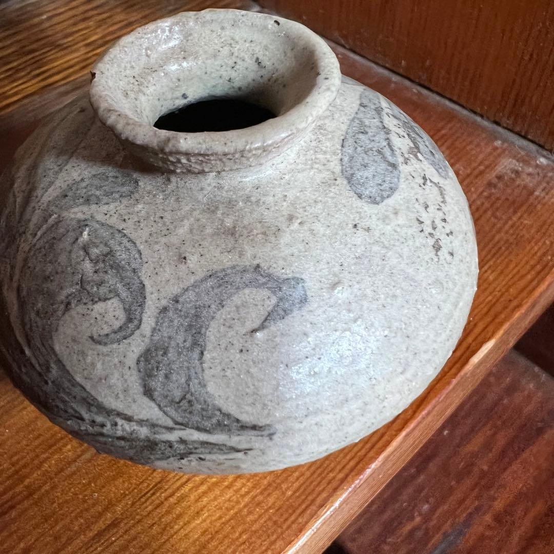 高麗 青磁 鉄砂 唐草模様 小さい花器 一輪挿し