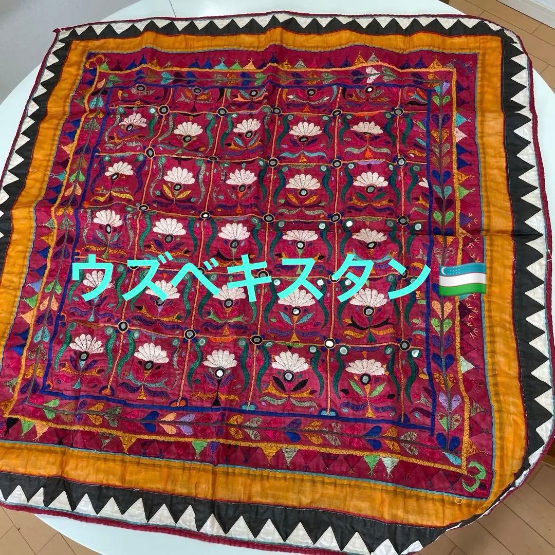 ウズベキスタン　刺繍テーブルクロス 約92cm x 92cm