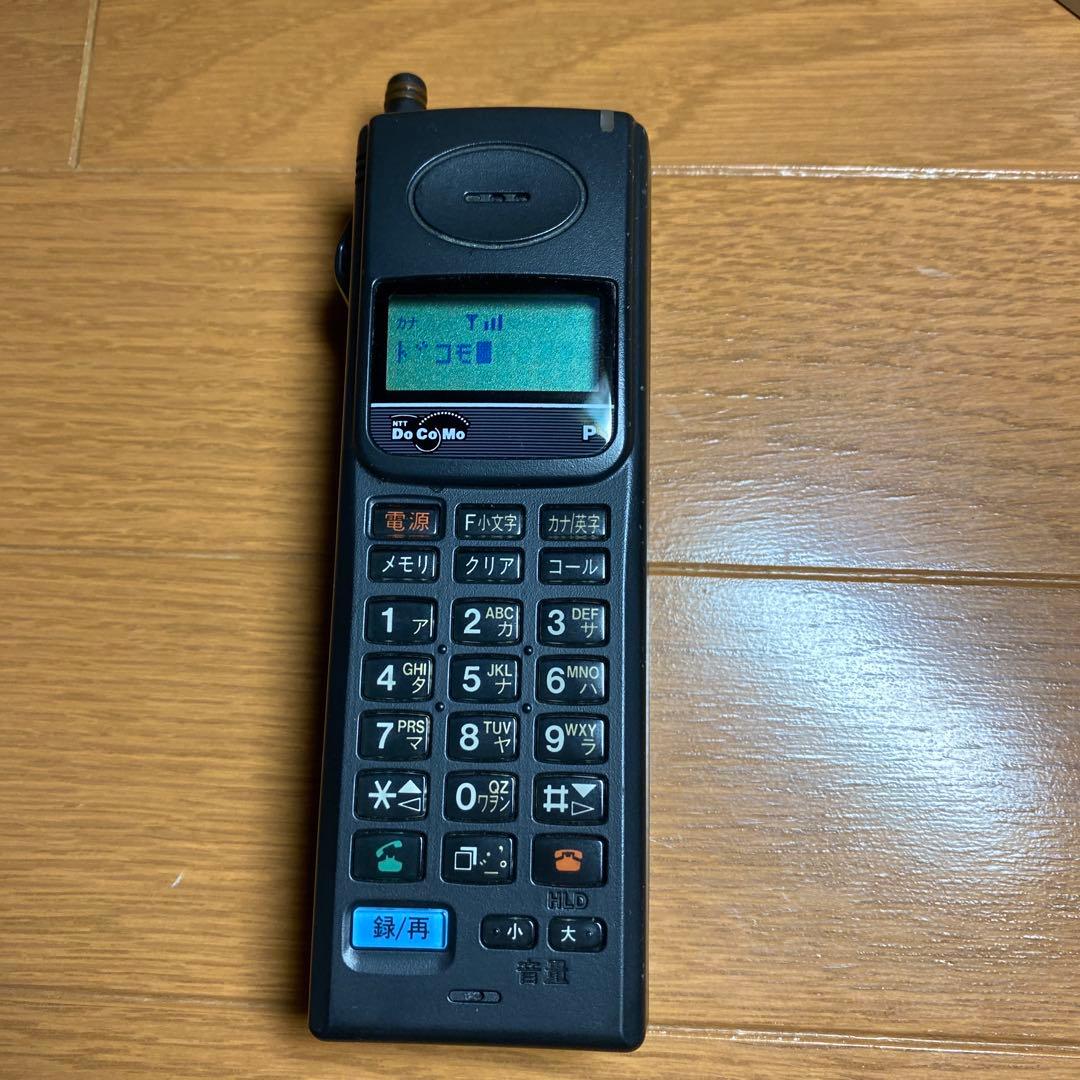 NTT DoCoMo ムーバP II 本体 + 充電器・バッテリー➕おまけ付き