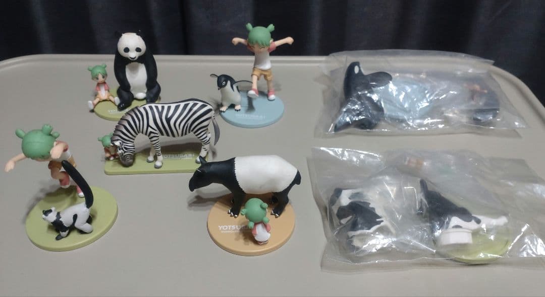 未開封あり。よつばと！しろとくろのどうぶつフィギュアセット 7体