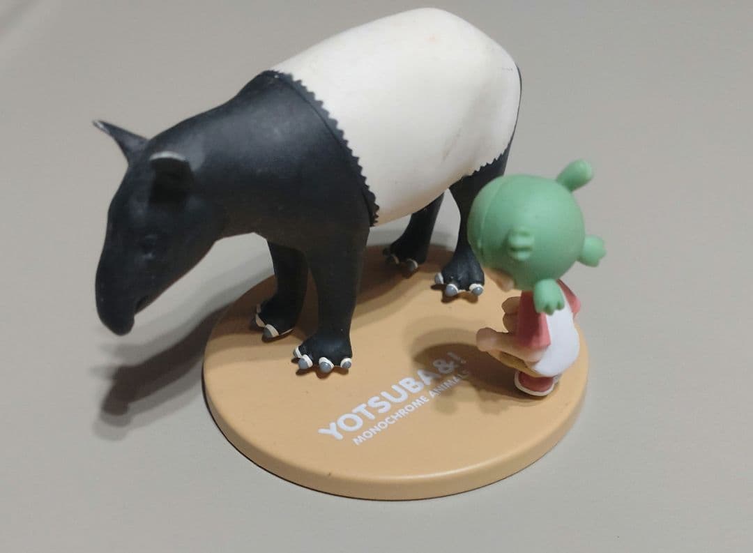 未開封あり。よつばと！しろとくろのどうぶつフィギュアセット 7体