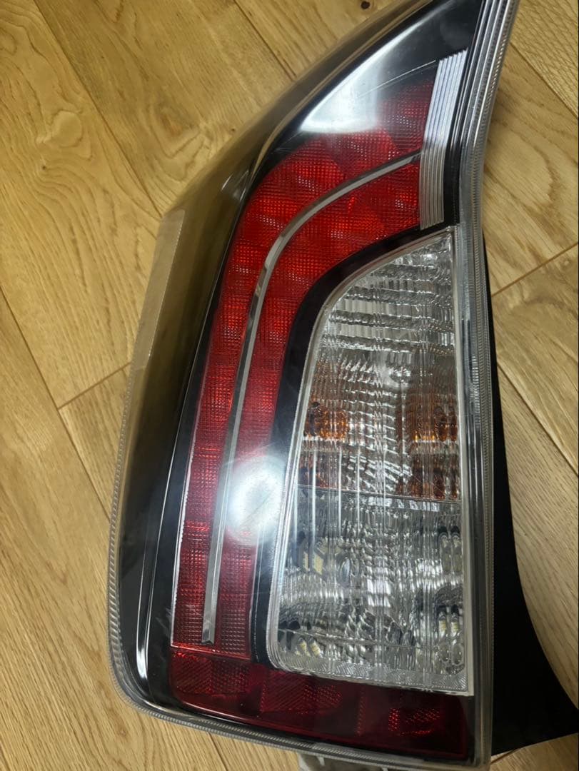 30プリウスG's純正テールランプ 左右セット