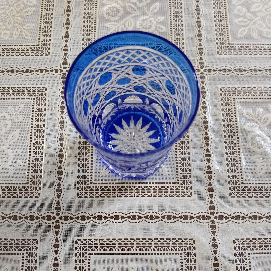 \"未使用\" ヤマザキガラス　薩摩切子　藍色　矢来、籠目　菊透かし紋　水割りグラス