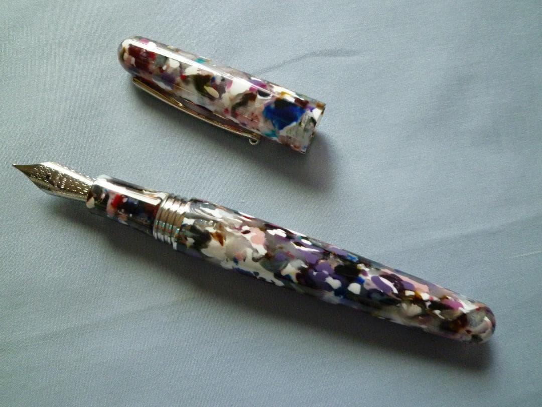 モンテグラッパ　エルモ アンビエンテ カレイド 万年筆