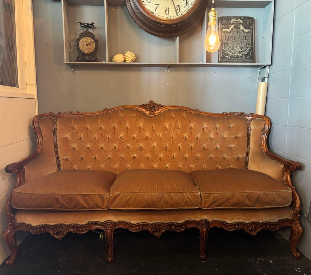 ヨーロッパアンティーク3人掛けソファボタン絞りベルベットソファ