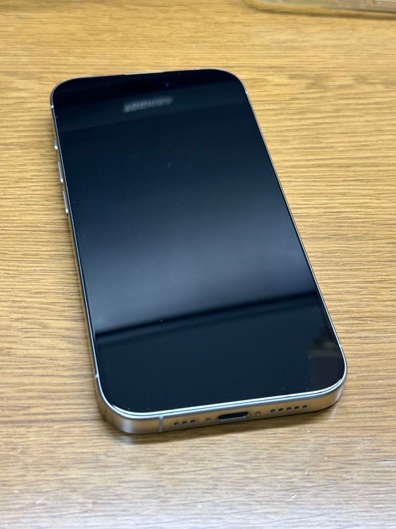 〈美品〉iPhone 15 Pro　256GB　ホワイトチタニウム　残量88%