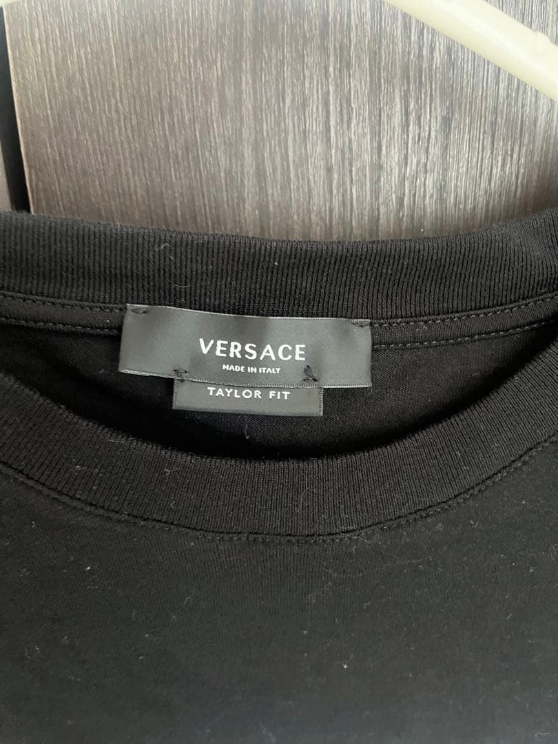 ベルサーチ　tシャツ