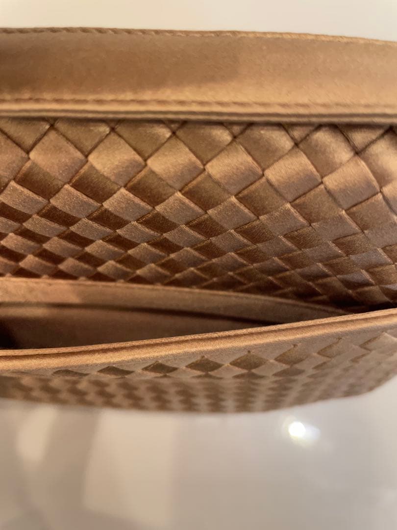 早い者勝ち‼︎ ボッテガヴェネタ　イントレチャート シルクサテンミニバッグ