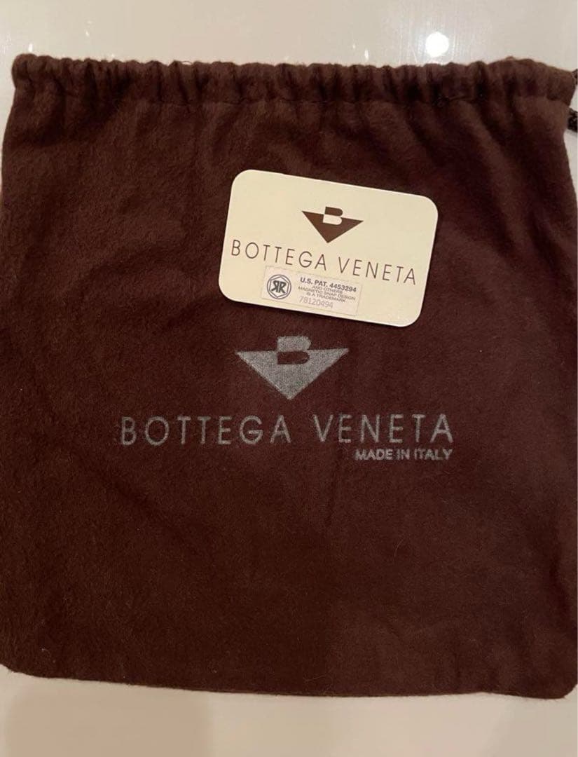 早い者勝ち‼︎ ボッテガヴェネタ　イントレチャート シルクサテンミニバッグ