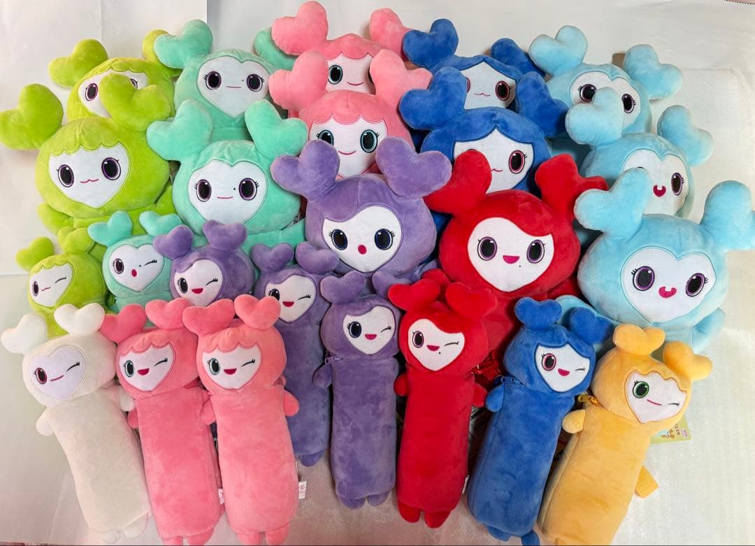 TWICELOVELYSぬいぐるみパペット・のびふにゃポーチ２４点 GIGO