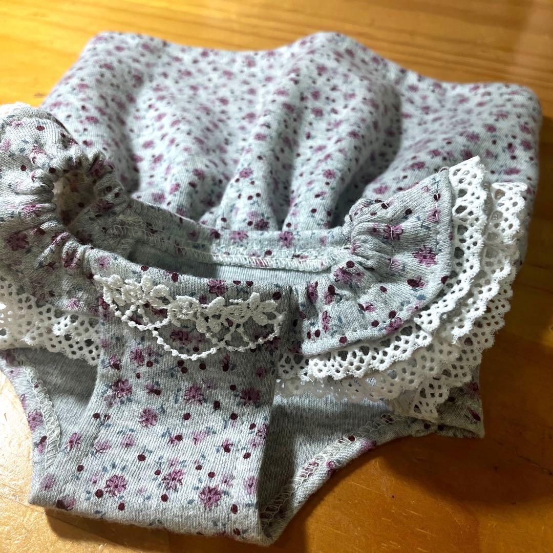 ハンドメイド犬服　小花柄ニットのヒラヒラお袖キャミワンピ　お袖2段レース付