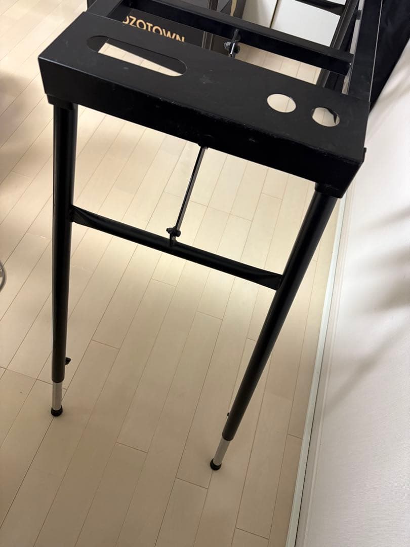 調整可能な黒金属製キーボードスタンド