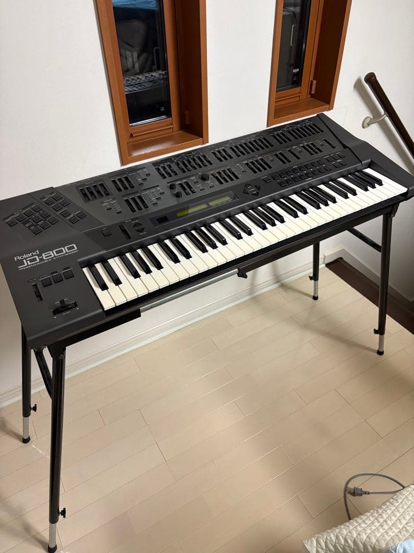 調整可能な黒金属製キーボードスタンド