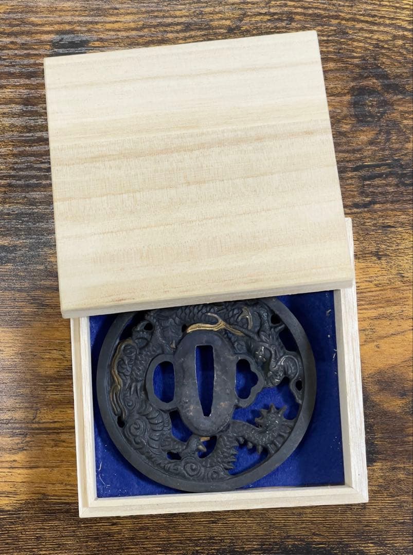 刀鍔　龍図の透かし鍔 孝行作　木箱付き　古美術　アンティーク
