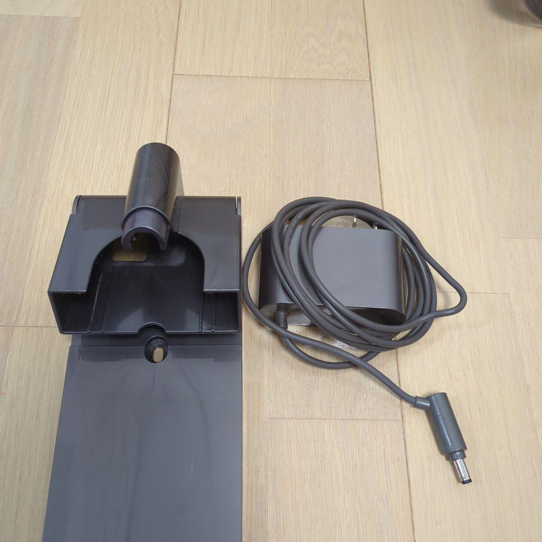 Dyson V8 slim fluffy+　掃除機 各種アタッチメント付き