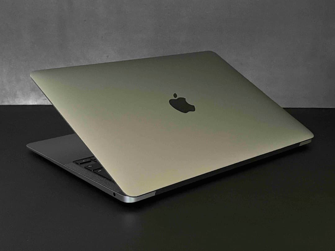 【美品】MacBook Air（M1,2020）13.3㌅ 16GB CTO