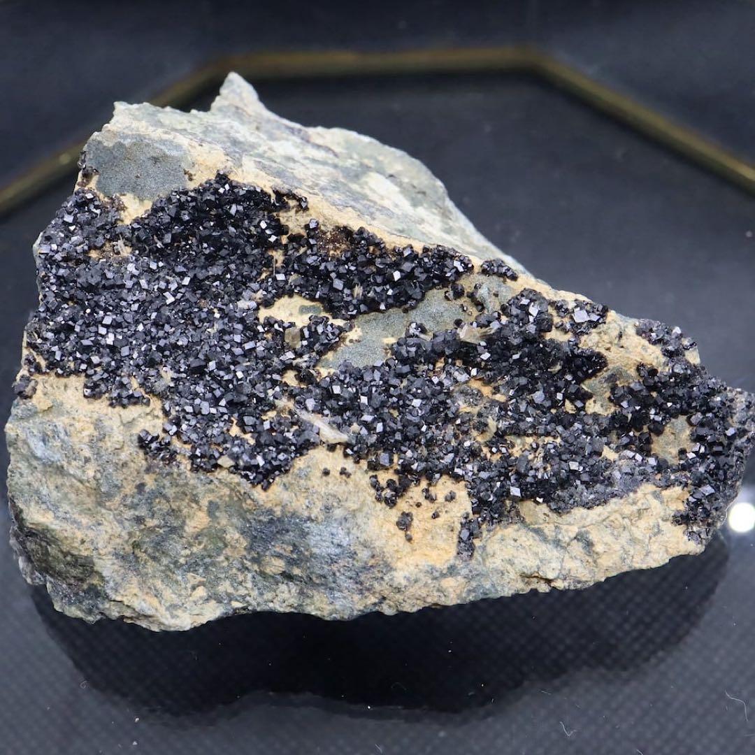 ※SALE※ メラナイト ガーネット 灰鉄柘榴石182,8g AND108 原石