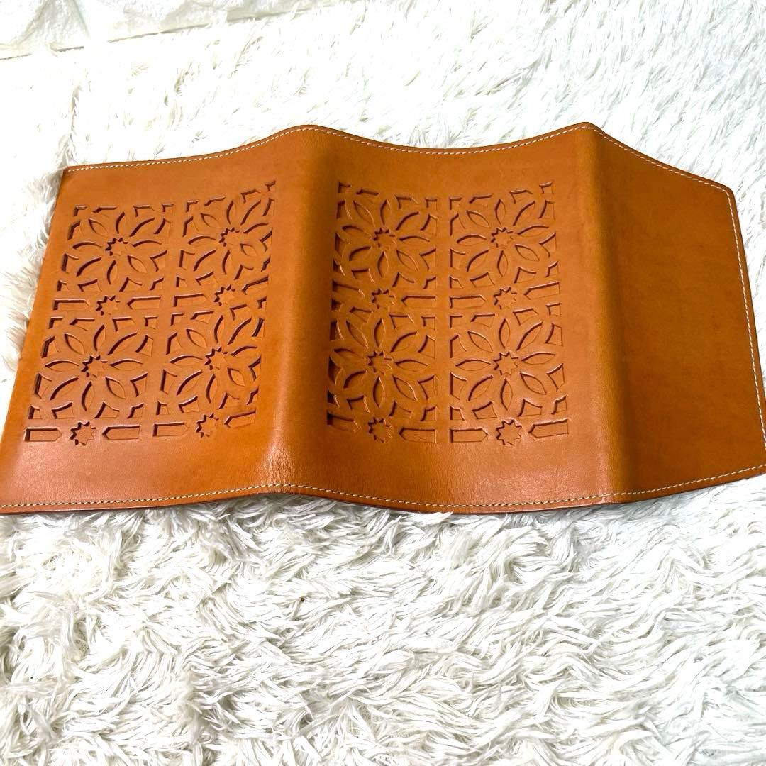 未使用級✨genten ゲンテン　カットワーク ブックカバー　牛革　文庫版