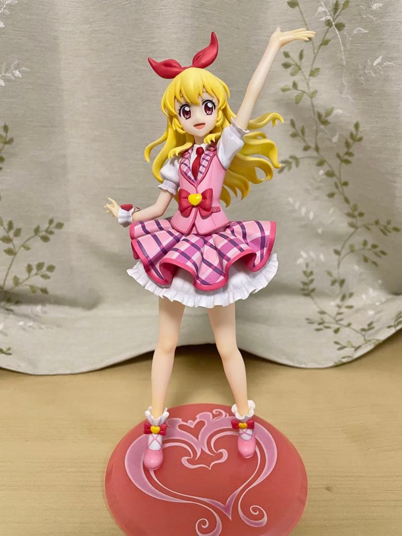 アイカツ　フィギュア　Lucrea（ルクリア）