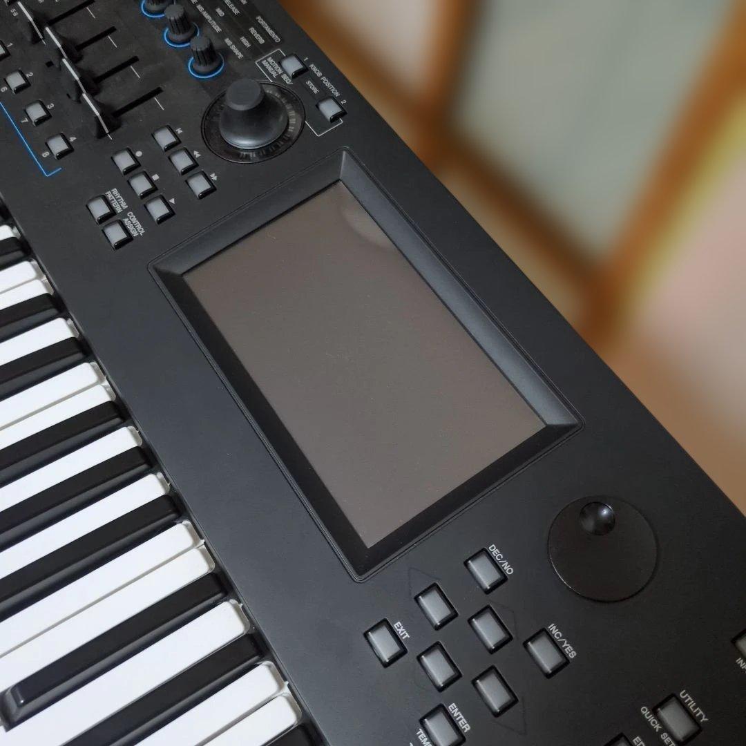 YAMAHA　MODX6+ 　(Cubase ，ソフトケース付)