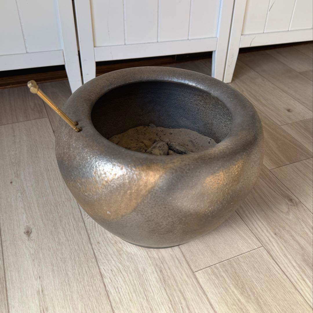 【美品】灰・火箸付き 信楽焼 10号砂釉金彩火鉢