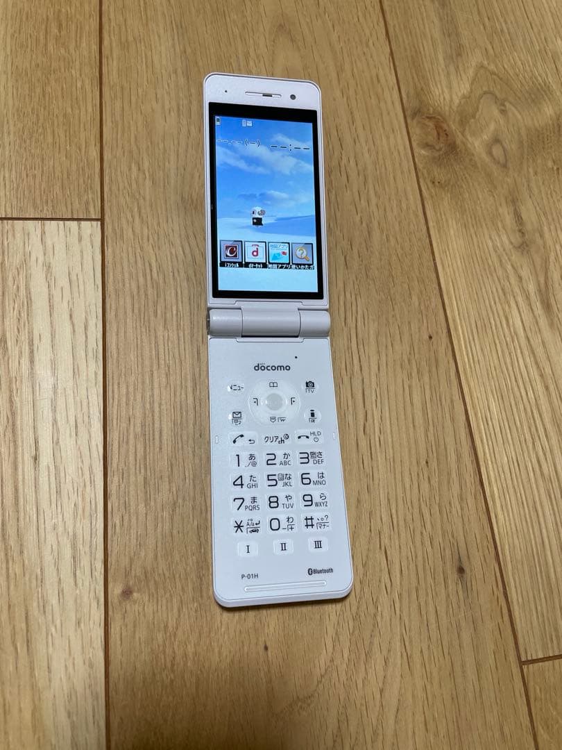 docomo P-01Hホワイト Panasonic本体　白ロム