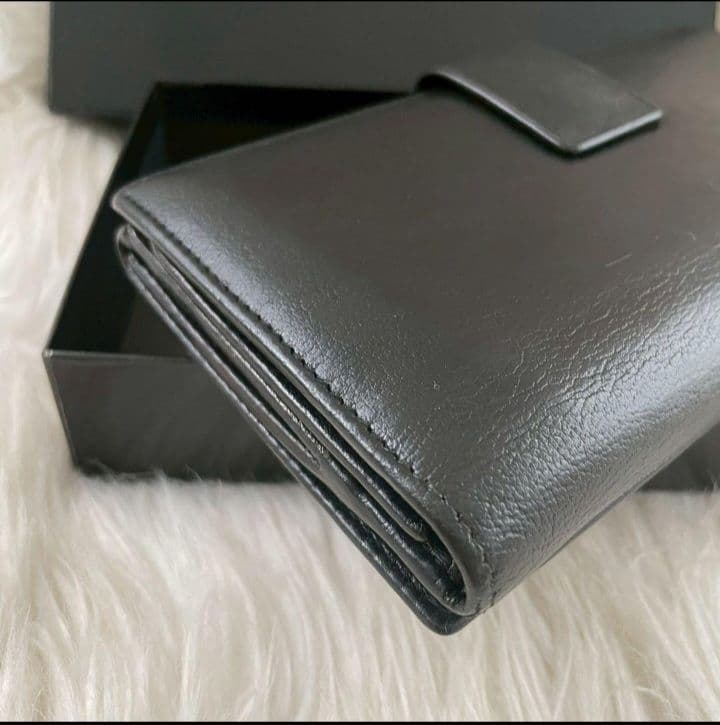 イブサンローラン YSL 二つ折り 財布 スタッズ ロゴ 黒 ブラック 正規品