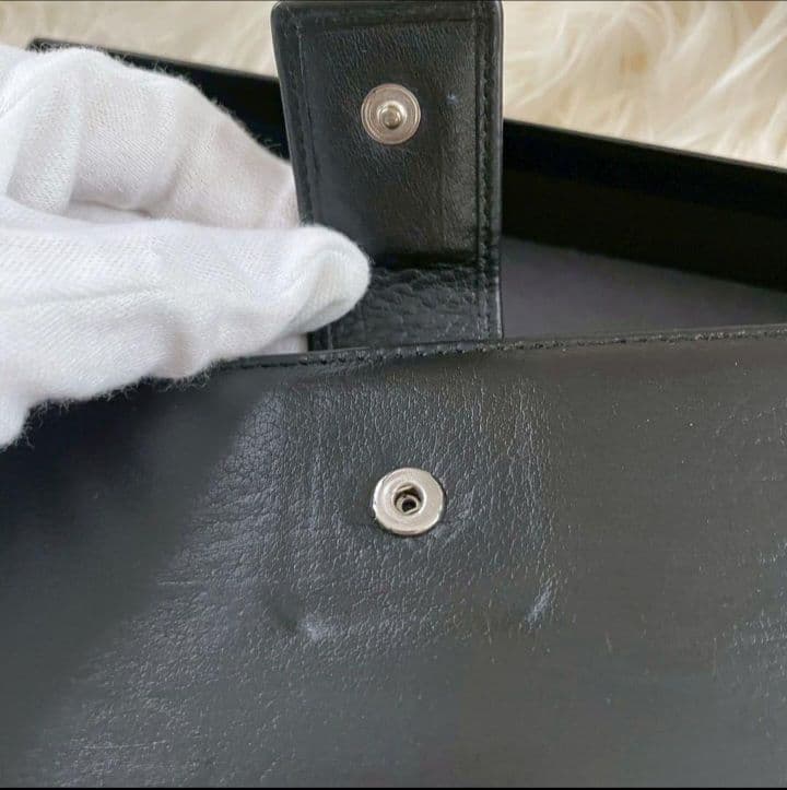 イブサンローラン YSL 二つ折り 財布 スタッズ ロゴ 黒 ブラック 正規品