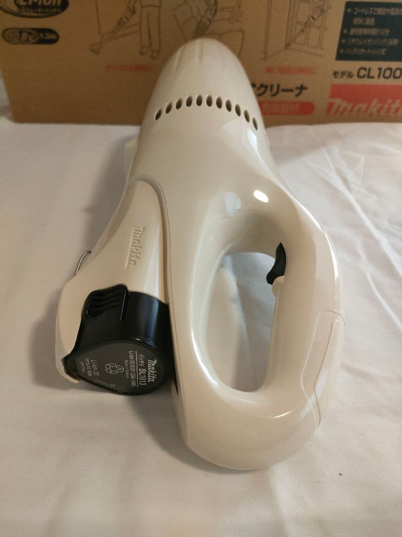 makita 充電式クリーナ CL100DW 差込式バッテリ、充電器付