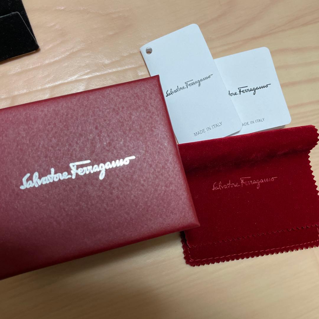 [新品未使用] フェラガモ ピアス パール