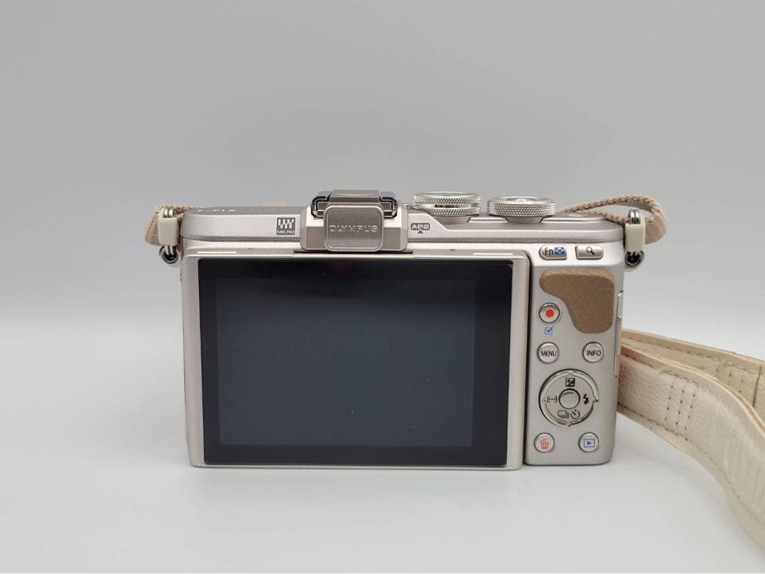 OLYMPUS PEN E-PL8 ミラーレス一眼 デジタルカメラ ブラウン