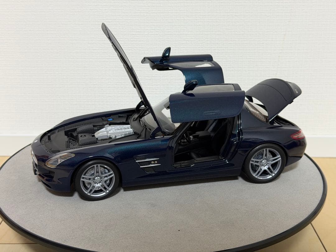 ミニカー Minichamps 1/18 Mercedes Benz SLS AMG